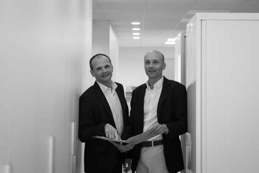 Philippe en Patrick Tanghe, oprichters van Acfibota, in hun kantoor